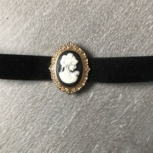 Cameo Choker